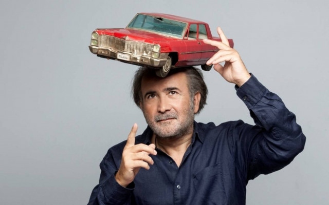 Στο Θέατρο «Βέμπο» έστησε το τσαντίρι του ο Λάκης Λαζόπουλος