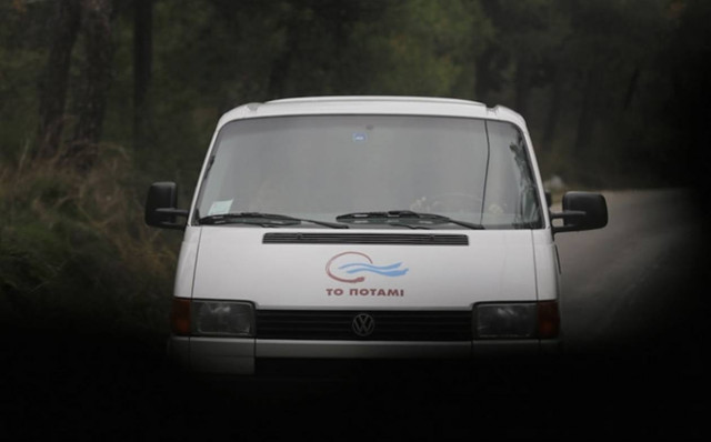 Θεοδωράκης: Μετά τη βέσπα, απέκτησε και... βαν! (pics)