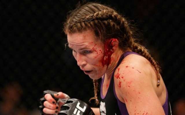 Έσκασε το αυτί αθλήτριας μετά από γροθιά (σκληρό βίντεο)