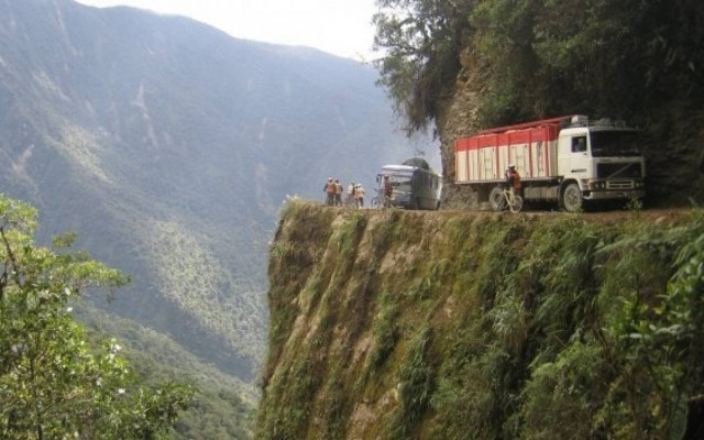 Πεζοπορία και οδήγηση για άντρες...