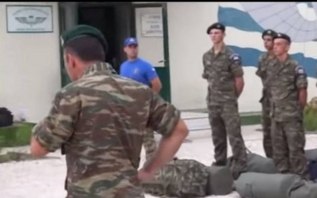 «Εγώ εδώ θέλω άντρες!»