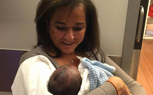 Γιαγιά και πάλι η Ντόρα Μπακογιάννη