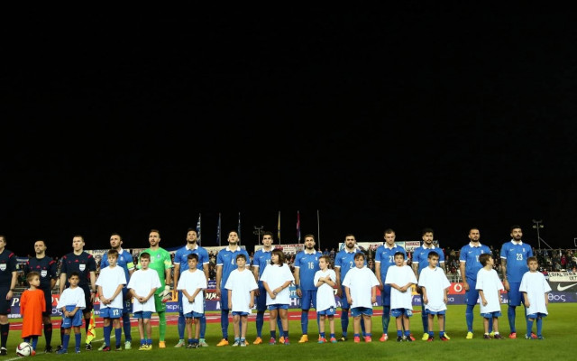 Γαλανόλευκη... ελεύθερη πτώση (pic)