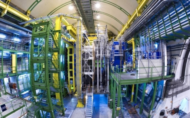 Cern: Εντοπίστηκαν δύο νέα υποατομικά σωματίδια