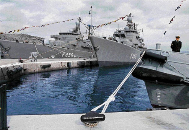 Επίσκεψη ΥΕΘΑ στο Αρχηγείο Στόλου στο Ναύσταθμο