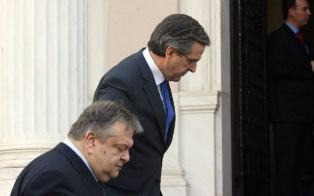 Τελεσίγραφο από τρόικα και άτακτη υποχώρηση της κυβέρνησης