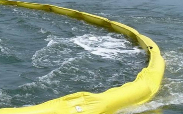 Θαλάσσια ρύπανση στο λιμάνι του Κιάτου