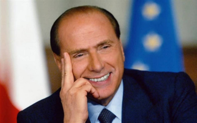 Μπερλουσκόνι: Υπόσχεται... δόντια για τους ηλικιωμένους!