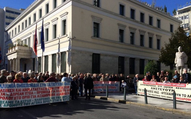 Στους δρόμους οι συνταξιούχοι (pics-vid)