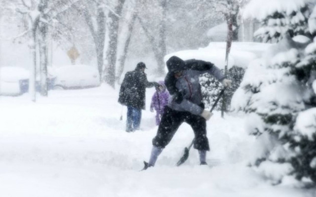 Γιατί οι άνθρωποι πεθαίνουν όταν φτυαρίζουν χιόνι;
