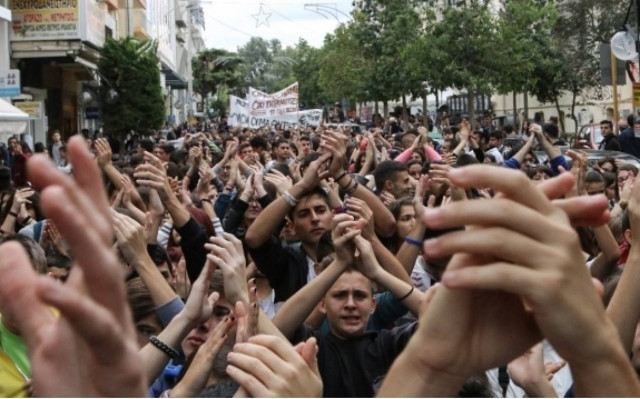 Στους δρόμους οι μαθητές – Μεγάλη πορεία στο Ηράκλειο