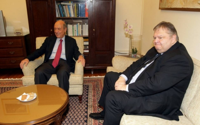 Σε εξέλιξη η συνάντηση Βενιζέλου - Σημίτη