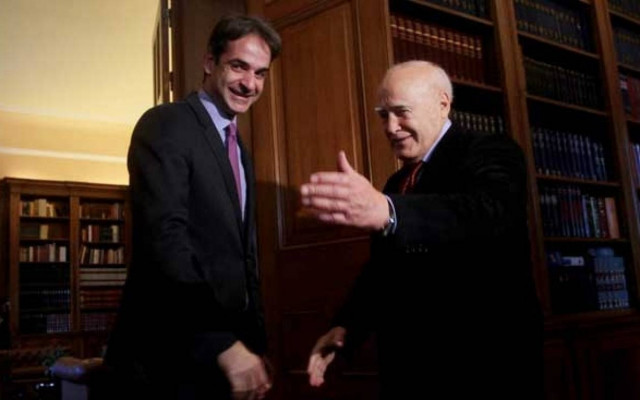 Στήριξη Παπούλια σε Μητσοτάκη για διοικητικές μεταρρυθμίσεις