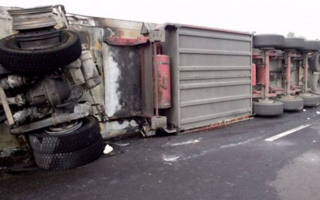 Κλειστή λόγω ανατροπής φορτηγού τμήμα της Εγνατίας Οδού