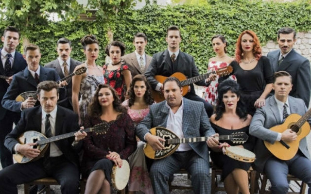 Τα δάκρυα πασίγνωστης Ελληνίδας ηθοποιού στη μέση του δρόμου