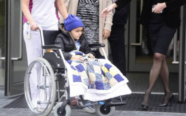 Ο μικρός καρκινοπαθής Ασάια, περπατάει και μιλάει (pics)