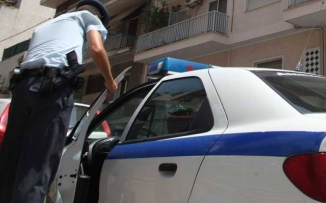 Προσποιήθηκε την αστυνομικό για να αρπάξει τσάντα