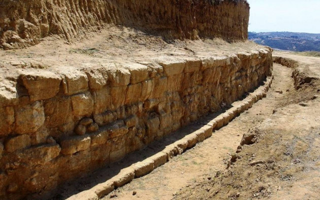 Υπάρχουν και άλλοι τάφοι στο λόφο Καστά της Αμφίπολης;