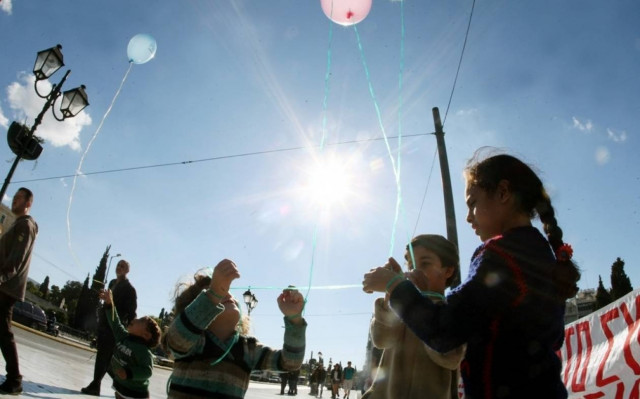 Για πέμπτη ημέρα στο Σύνταγμα οι Σύροι