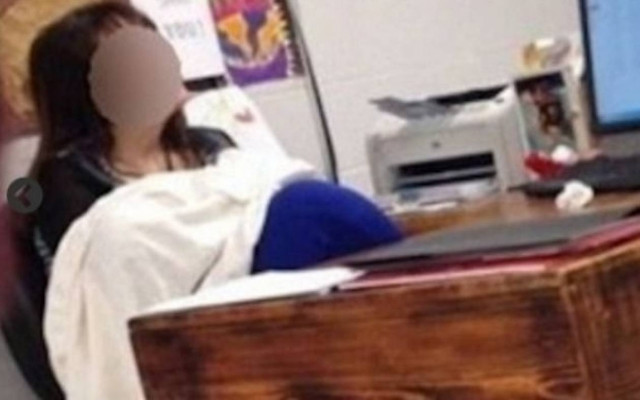 Δασκάλα θήλασε το παιδί της μέσα στην τάξη!