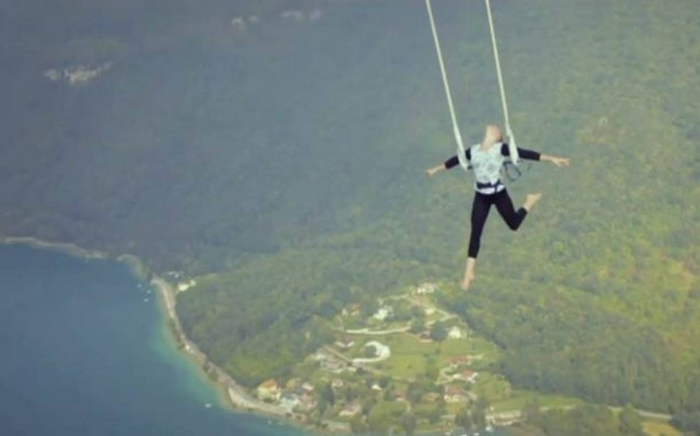 Ακροβατικά στον ουρανό (Video)