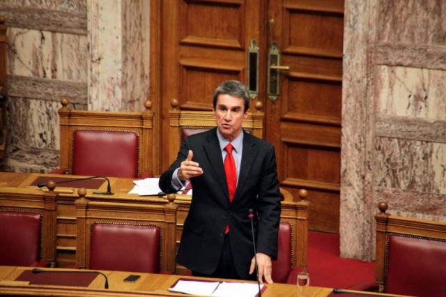 Ο Α. Λοβέρδος φέρνει τα πάνω-κάτω στις Πανελλαδικές