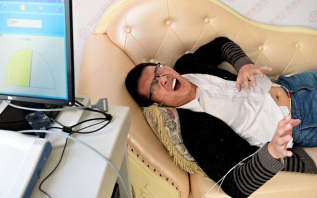 Νοσοκομείο «προσφέρει» σε άντρες πόνους... τοκετού (video)