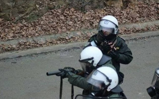 Σκουριές: Ποιον σημαδεύει ο άνδρας των ΜΑΤ;