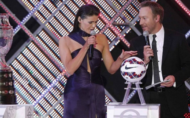 Μάγεψε η Τόμκα ( pics+vids)