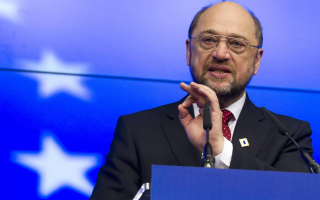 Ο Σουλτς καταδίκασε τις επιθέσεις στη συναγωγή