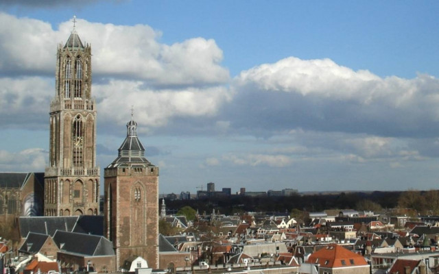 Ουτρέχτη - Όταν ομίχλη απλώνεται πάνω από τον καθεδρικό ναό