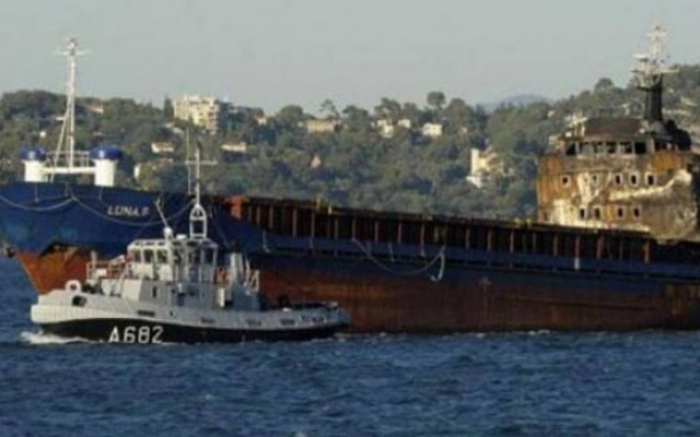 Απόπειράθηκαν να κάψουν 10 τόνους χασίς εν πλω