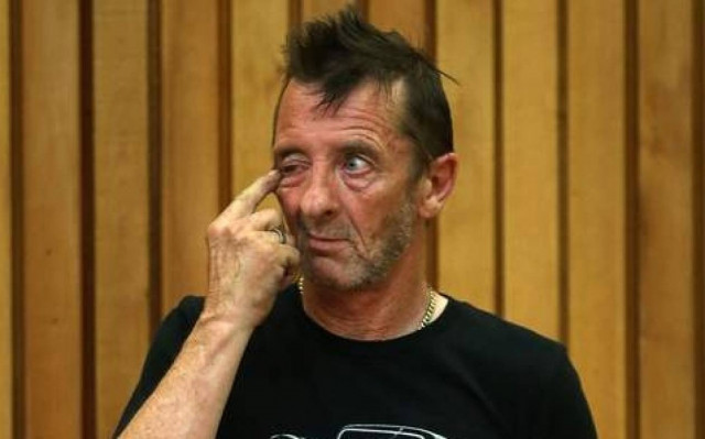 AC/DC: Στο δικαστήριο ο ντράμερ Phil Rudd  (pics)