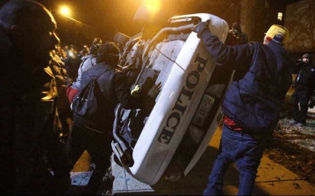 Φέργκιουσον: 44 συλλήψεις τη δεύτερη νύχτα επεισοδίων