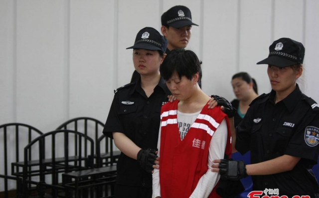 Έγκυος «ψάρεψε» νεαρή για να τη βιάσει ο άντρας της (video)