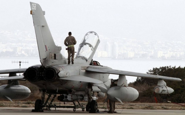 Επιθέσεις από βρετανικά αεροσκάφη από βάση Ακρωτηρίου