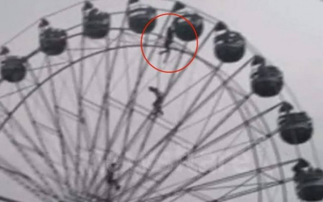 Τρόμος στο λούνα παρκ: Έπεσε από τη ρόδα!