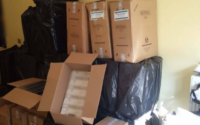 Χειροπέδες σε αδέλφια που διακινούσαν λαθραία τσιγάρα