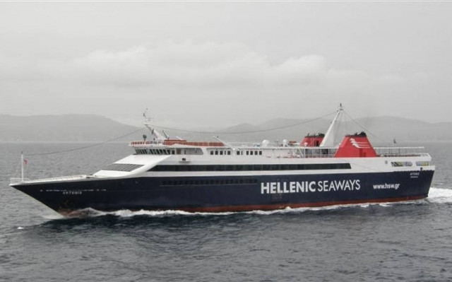 Μηχανική βλάβη στο πλοίο «Άρτεμις»