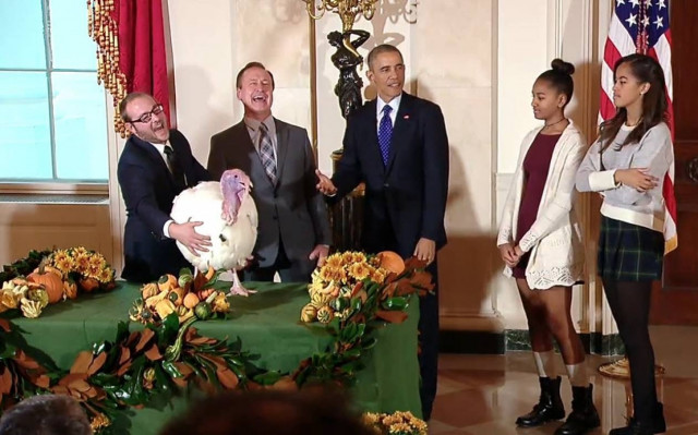 Ο Ομπάμα «χάρισε» τη ζωή σε δύο γαλοπούλες (vid)