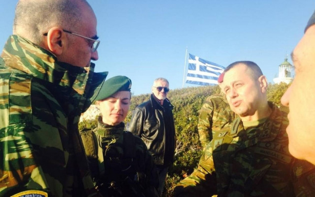 Με στρατιωτική ενδυμασία ο Δένδιας στη Στρογγυλή