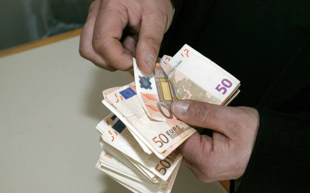 Οριακή μείωση στις καταθέσεις τον Οκτώβριο