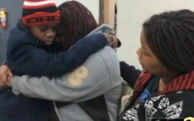 Επανένωση 13χρονου με τη μητέρα του έπειτα από 4 χρόνια