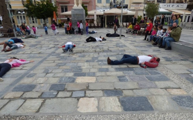 Σάμος: Συγκλονιστική διαμαρτυρία-Πόσο αίμα πρέπει να χυθεί;