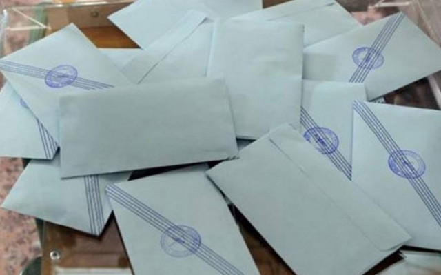 Στις κάλπες από το πρωί σε τρεις δήμους