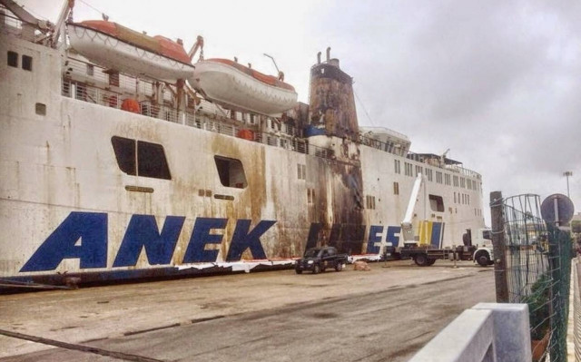 Πλοίο τυλίχθηκε στις φλόγες μεσοπέλαγα