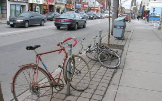 Ολλανδία: Εγκατελειμένα ποδήλατα δώρο σε Σύρους πρόσφυγες