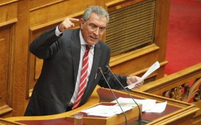 Στις «Ρίζες» ο  Βασίλης Καπερνάρος