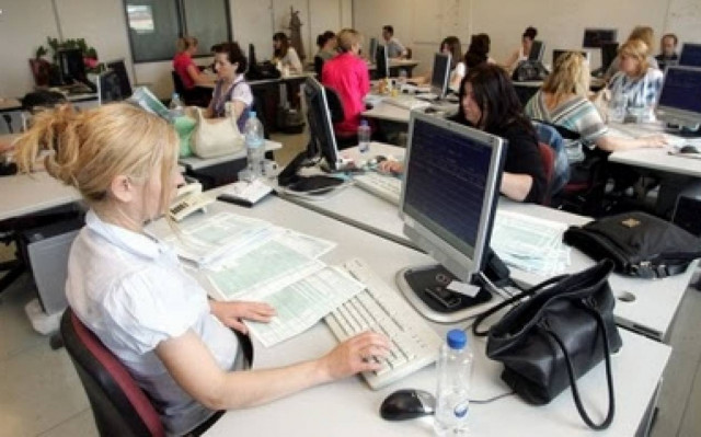 Μέχρι αύριο τα στοιχεία υπαλλήλων σε διαθεσιμότητα