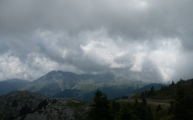 «Αγριεύει» σήμερα ο καιρός με βροχές, καταιγίδες και σκόνη